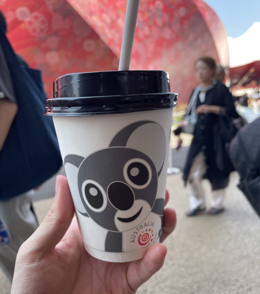 大阪万博 オーストラリア館 カフェラテ
